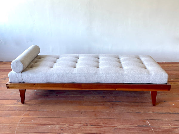 Rene Gabriel Daybed