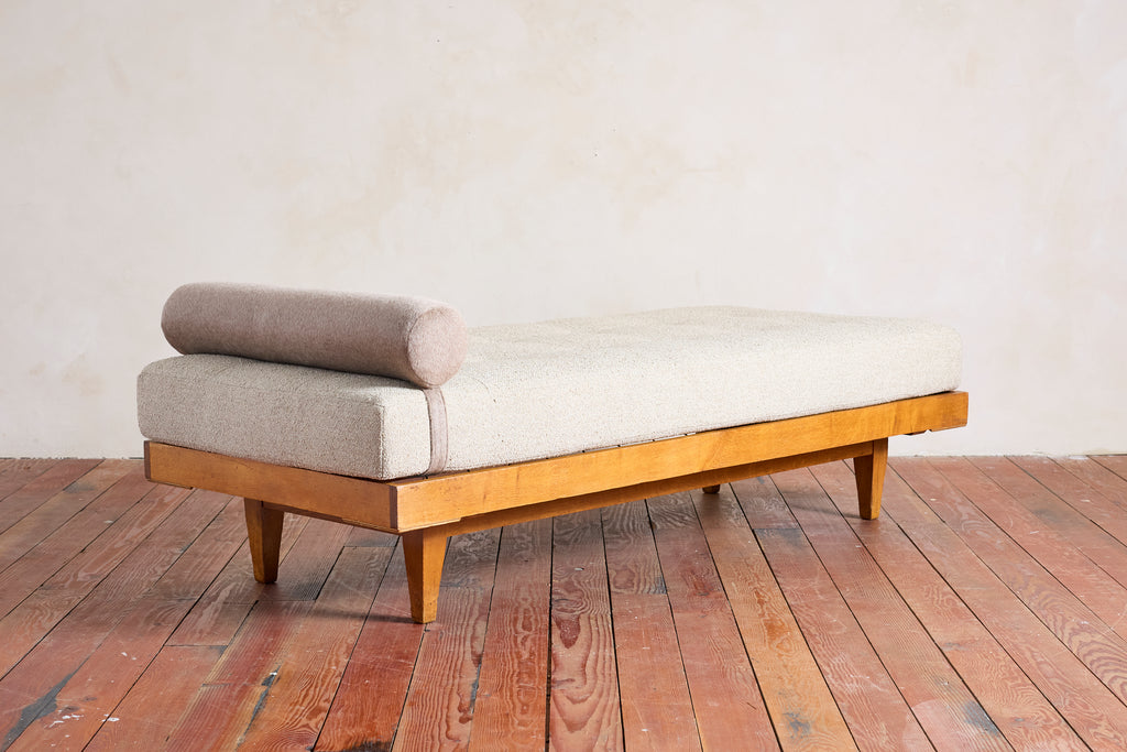 Rene Gabriel Daybed