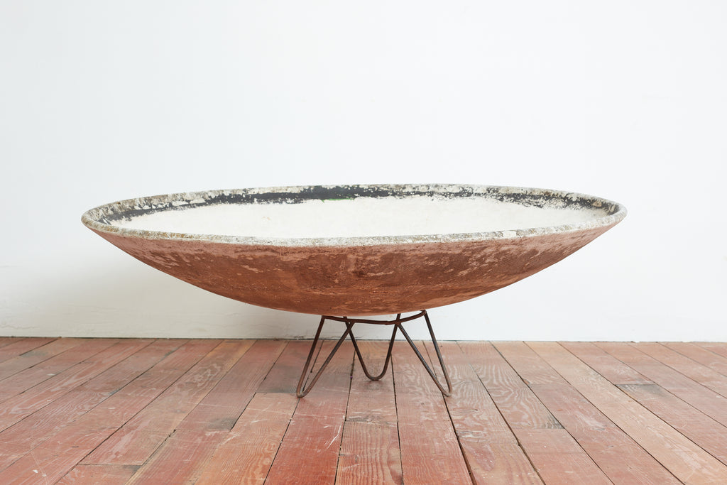 Gigantic Willy Guhl Saucer & Iron Stand