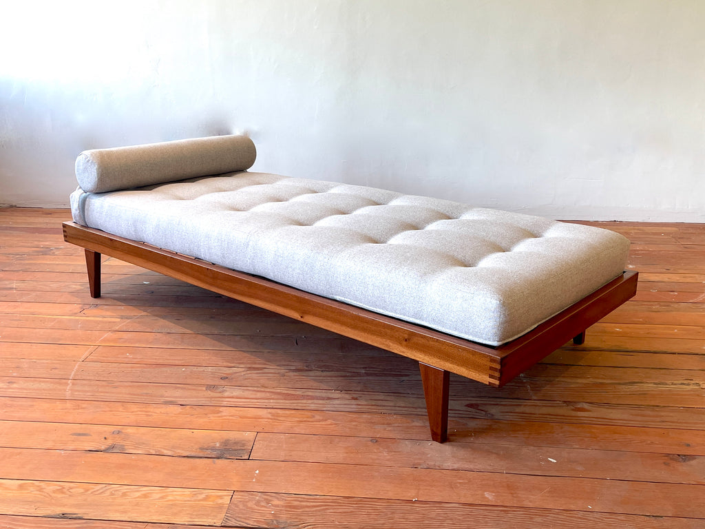 Rene Gabriel Daybed